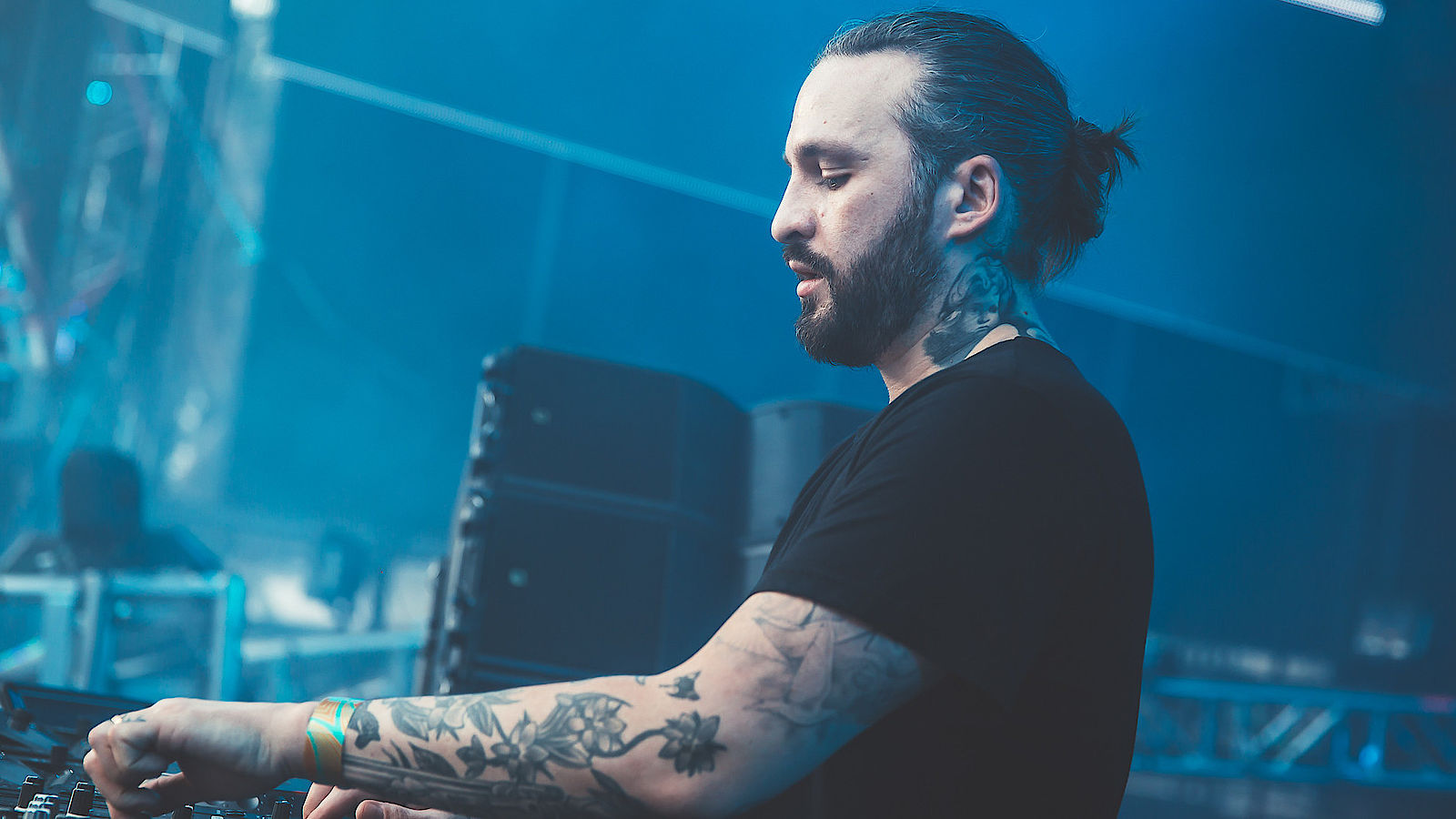 Steve Angello anuncia retorno ao Brasil em dezembro de 2024