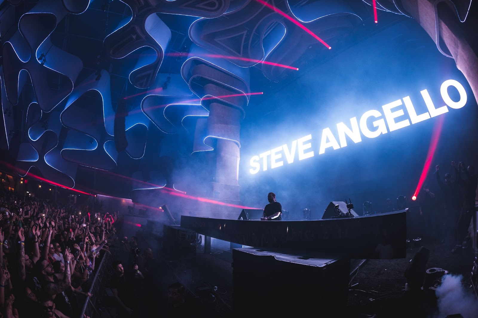 Laroc Club encerra 2024 com 2 grandes edições: Steve Angello e Bob Sinclar