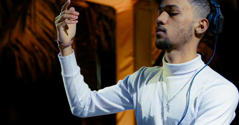 EMØTE anuncia retorno triunfal com 12 lançamentos autorais em 2026 após fase de imersão criativa